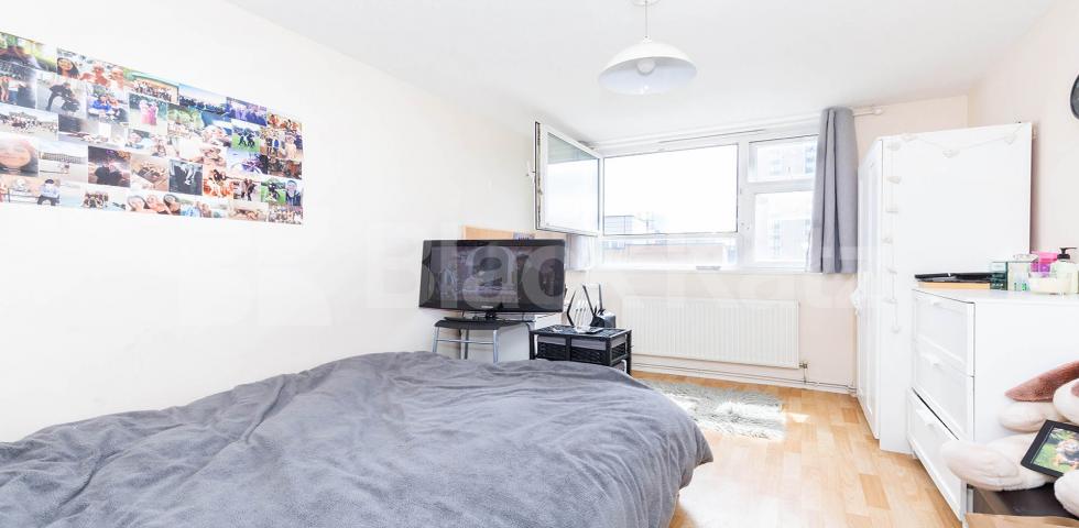 			PERFECT FOR 4 SHARERS!, 4 Bedroom, 1 bath, 1 reception Apartment			 Pickard Street EC1V, ANGEL-CLERKENWELL-OLD STREET